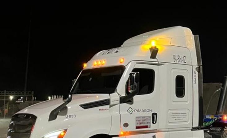 Unidad de Transportes PIMASON en operación nocturna